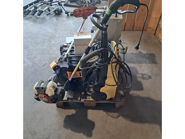 Ca. 17x gereedschap – diverse machines en toebehoren - afbeelding 23 van  49