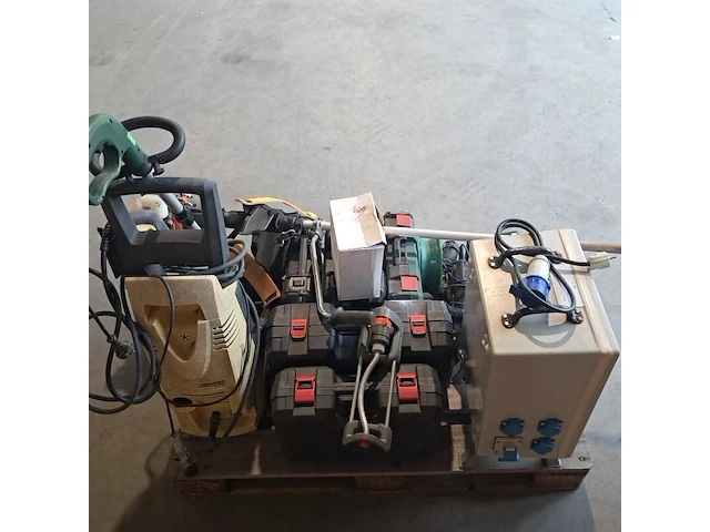 Ca. 17x gereedschap – diverse machines en toebehoren - afbeelding 34 van  49