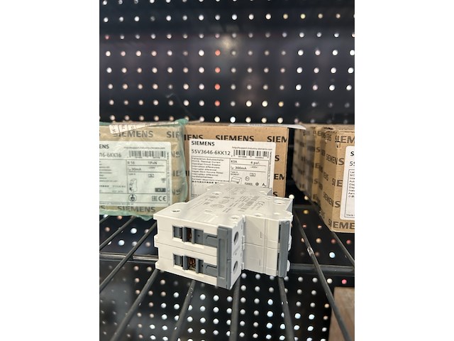 Ca. 17x installatiemateriaal, siemens - afbeelding 3 van  6