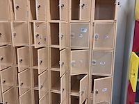 Ca. 17x (locatie deventer) lockerkast, rood en beige - afbeelding 1 van  7