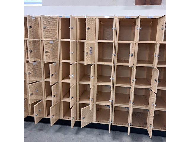 Ca. 17x (locatie deventer) lockerkast, rood en beige - afbeelding 2 van  7