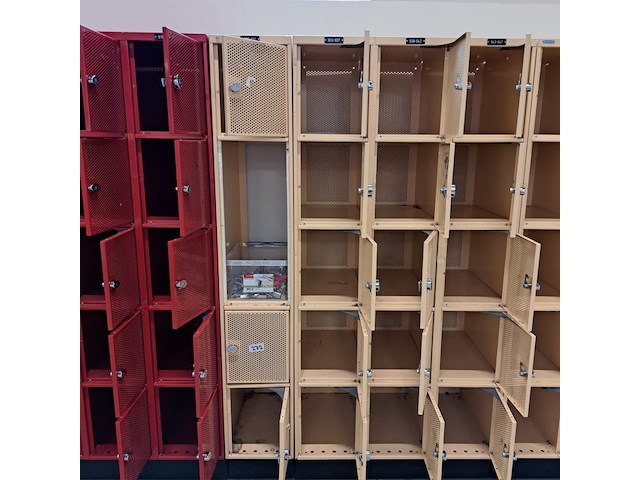 Ca. 17x (locatie deventer) lockerkast, rood en beige - afbeelding 3 van  7