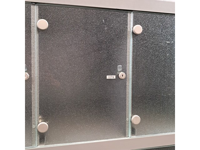 Ca. 17x lockerkast met glazen deuren - afbeelding 5 van  11