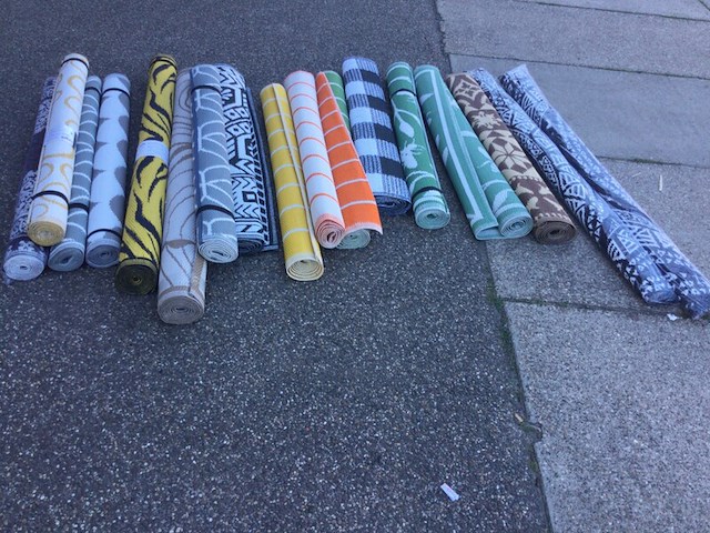 Ca. 17x tuinkleden, voor binnen of buiten ed, diverse kleuren - afbeelding 2 van  5