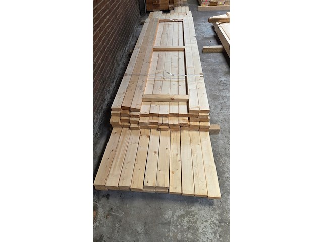 Ca. 17x vuren balken - afbeelding 1 van  3