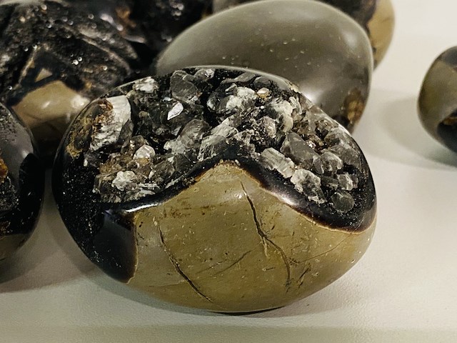 Ca. 17x wilde septarie geodes (handsteen) - afbeelding 4 van  5