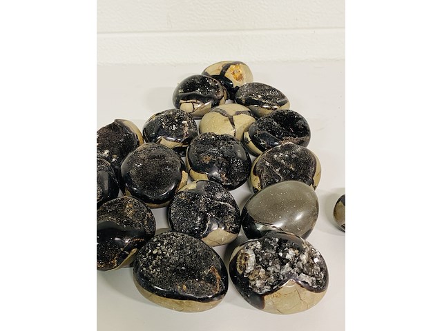 Ca. 17x wilde septarie geodes (handsteen) - afbeelding 5 van  5