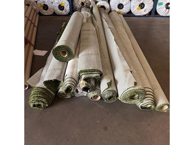 Ca. 180m2 kunstgras, 24 mm hoog, groen - afbeelding 2 van  3