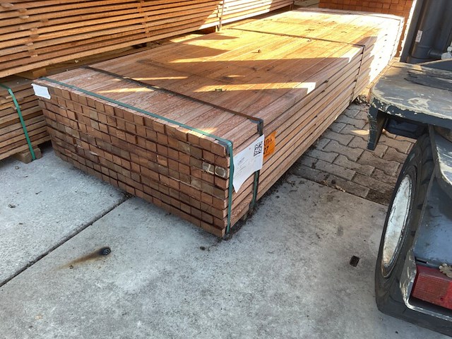 Ca. 180x angelim pedra onderligers geschaafd, 35x50mm, lengte 305cm - afbeelding 2 van  3