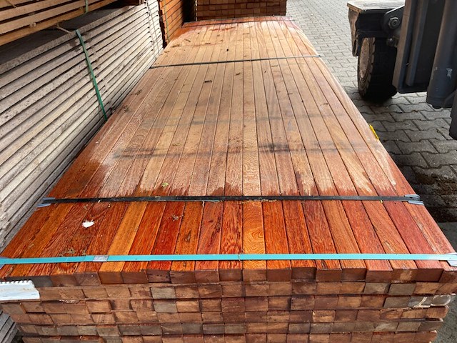 Ca. 180x angelim pedra regels geschaafd, 35x50mm, lengte 305cm - afbeelding 1 van  3