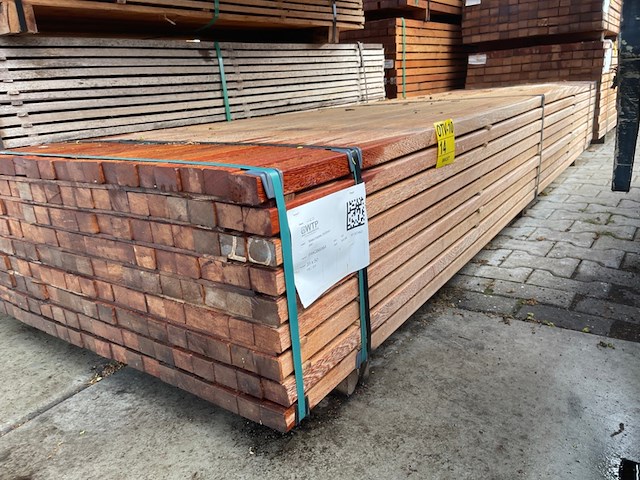 Ca. 180x angelim pedra regels geschaafd, 35x50mm, lengte 305cm - afbeelding 2 van  3