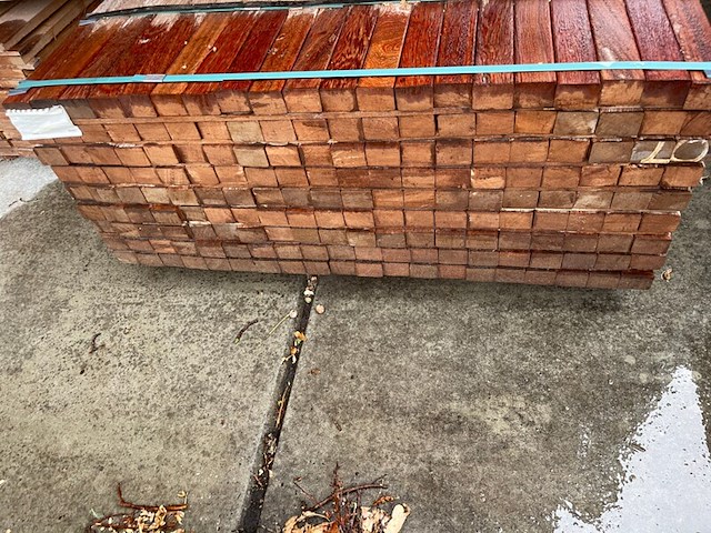 Ca. 180x angelim pedra regels geschaafd, 35x50mm, lengte 305cm - afbeelding 3 van  3
