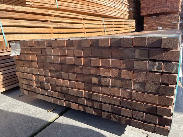 Ca. 180x angelim pedra regels geschaafd, 35x50mm, lengte 305cm - afbeelding 2 van  3