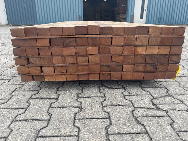Ca. 180x guyana teak regels geschaafd, 45x68mm, lengte 40/100cm, 140/125cm - afbeelding 2 van  4