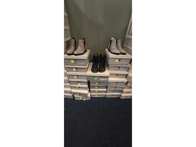 Ca. 183x schoenen, super cracks & fabulous.fabs - afbeelding 4 van  9