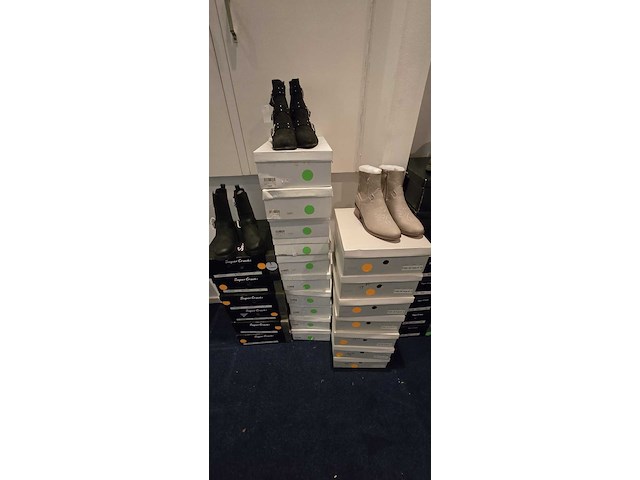 Ca. 183x schoenen, super cracks & fabulous.fabs - afbeelding 7 van  9