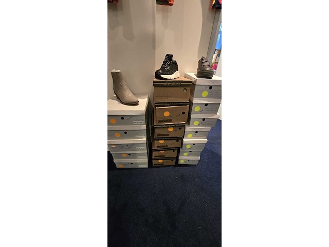 Ca. 183x schoenen, super cracks & fabulous.fabs - afbeelding 9 van  9