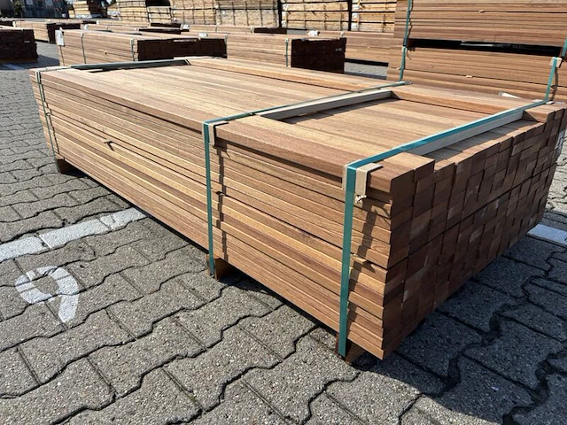 Ca. 185x guyana teak planken geschaafd, 25x70mm, lengte 185cm - afbeelding 2 van  3