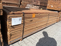 Ca. 187x guyana teak planken fijnbezaagd, 33x80mm, lengte 305cm - afbeelding 2 van  3