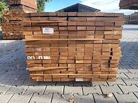 Ca. 187x guyana teak planken fijnbezaagd, 33x80mm, lengte 305cm - afbeelding 2 van  3