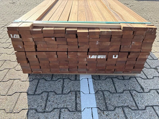Ca. 187x guyana teak planken geschaafd, 25x70mm, lengte 245cm - afbeelding 3 van  3