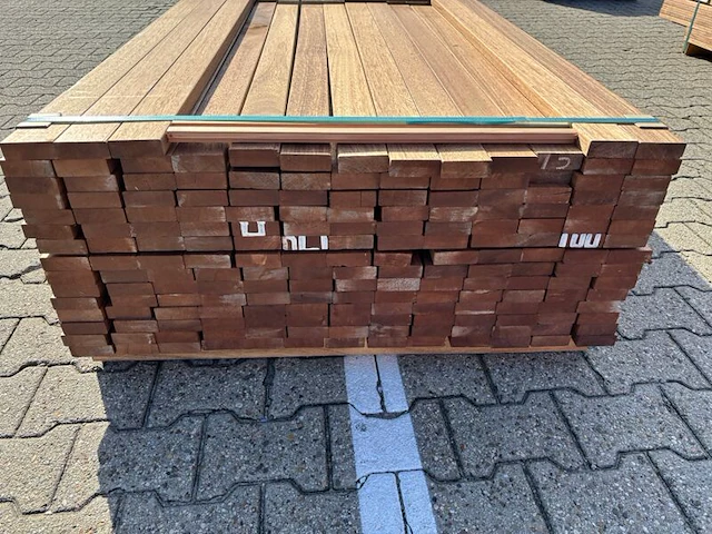 Ca. 187x guyana teak planken geschaafd, 25x70mm, lengte 275cm - afbeelding 3 van  3