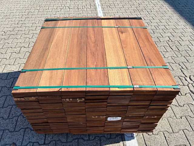 Ca. 189x guyana teak planken geschaafd, 21x145mm, lengte 100cm - afbeelding 1 van  3