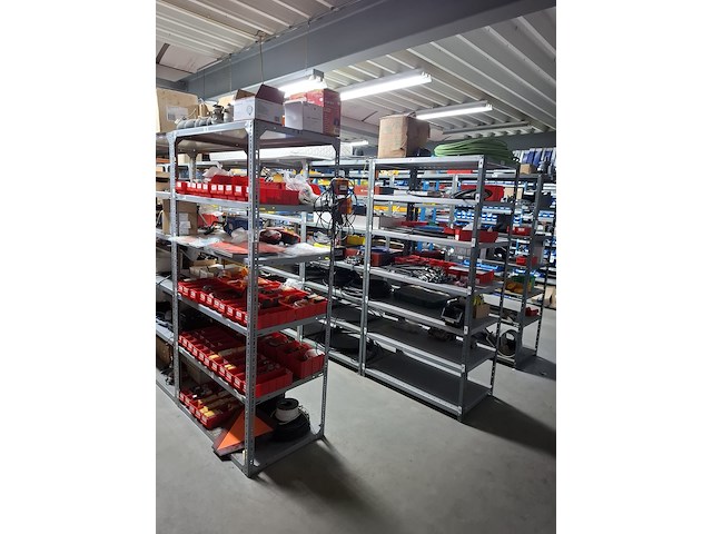 Ca 18mtr metalen stelling - afbeelding 1 van  4