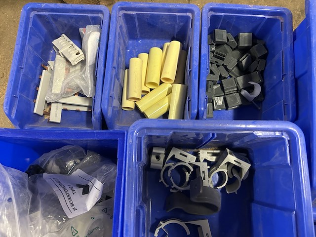 Ca. 18x assortimentsbak met divers installatiemateriaal - afbeelding 5 van  7