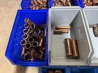 Ca. 18x assortimentsbak met diverse koppelingen roodkoper - afbeelding 3 van  19