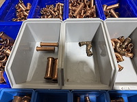 Ca. 18x assortimentsbak met diverse koppelingen roodkoper - afbeelding 4 van  19