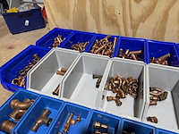 Ca. 18x assortimentsbak met diverse koppelingen roodkoper - afbeelding 8 van  19