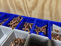 Ca. 18x assortimentsbak met diverse koppelingen roodkoper - afbeelding 10 van  19
