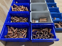 Ca. 18x assortimentsbak met diverse koppelingen roodkoper - afbeelding 11 van  19