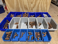 Ca. 18x assortimentsbak met diverse koppelingen roodkoper - afbeelding 1 van  19