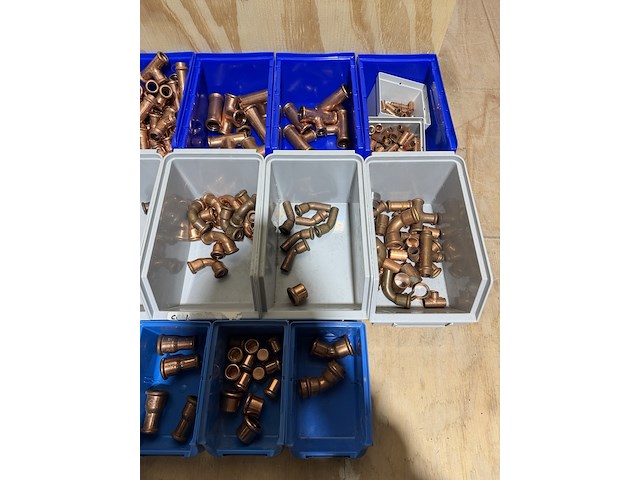 Ca. 18x assortimentsbak met diverse koppelingen roodkoper - afbeelding 14 van  19