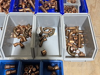 Ca. 18x assortimentsbak met diverse koppelingen roodkoper - afbeelding 14 van  19