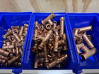 Ca. 18x assortimentsbak met diverse koppelingen roodkoper - afbeelding 19 van  19