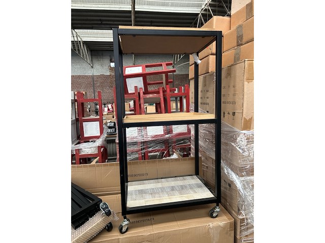 Ca. 18x bijzettafel verrijdbaar crate & cargo - afbeelding 1 van  4