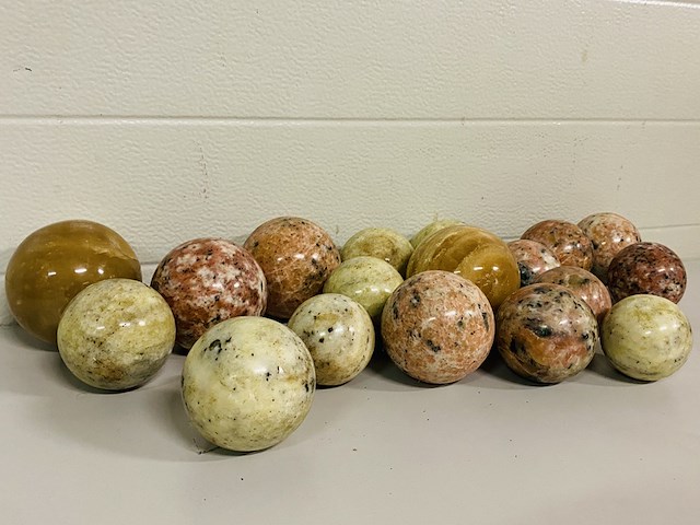 Ca. 18x calciet / opaal bollen - afbeelding 1 van  5