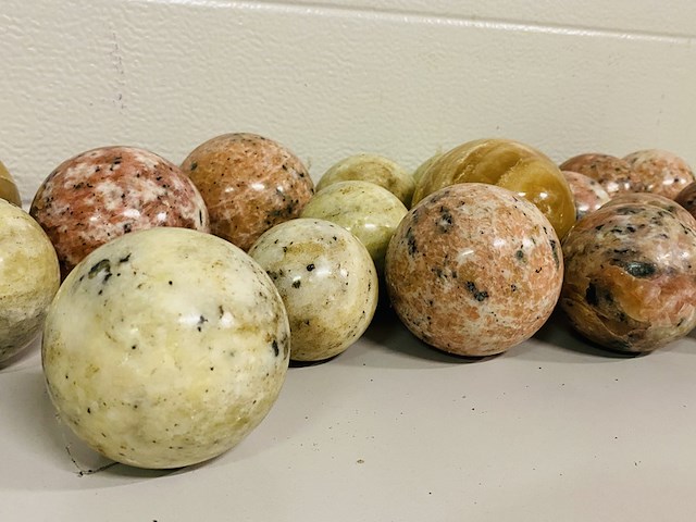 Ca. 18x calciet / opaal bollen - afbeelding 3 van  5