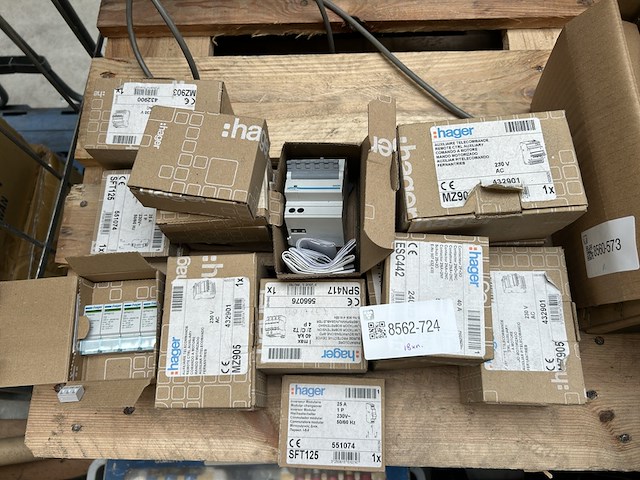 Ca. 18x divers schakelmateriaal , w.o. hager - afbeelding 3 van  9