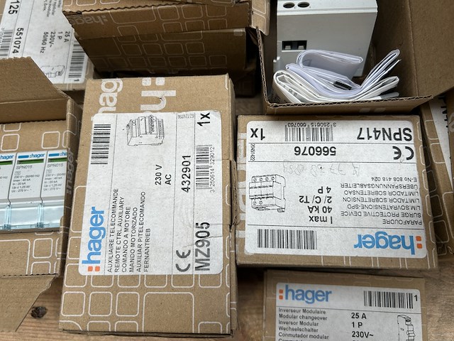 Ca. 18x divers schakelmateriaal , w.o. hager - afbeelding 4 van  9