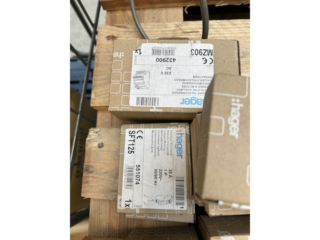 Ca. 18x divers schakelmateriaal , w.o. hager - afbeelding 9 van  9