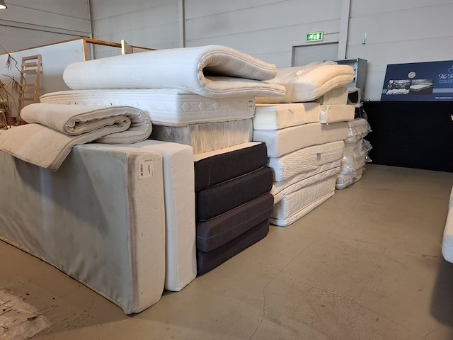 Ca. 18x diverse matrassen o.a. van landschoot - afbeelding 1 van  11