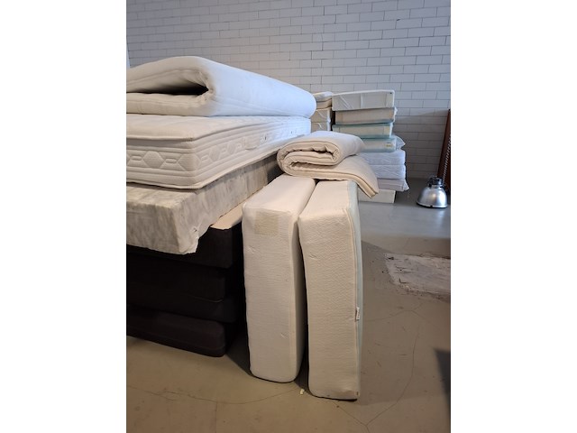 Ca. 18x diverse matrassen o.a. van landschoot - afbeelding 5 van  11