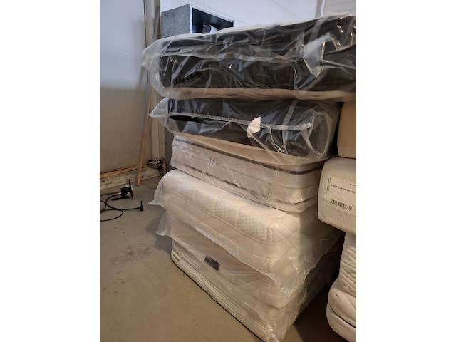 Ca. 18x diverse matrassen o.a. van landschoot - afbeelding 8 van  11