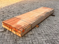 Ca. 18x douglas balken fijnbezaagd, 120x120mm, lengte 400cm - afbeelding 2 van  3