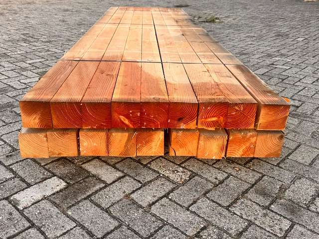 Ca. 18x douglas balken fijnbezaagd, 120x120mm, lengte 400cm - afbeelding 3 van  3