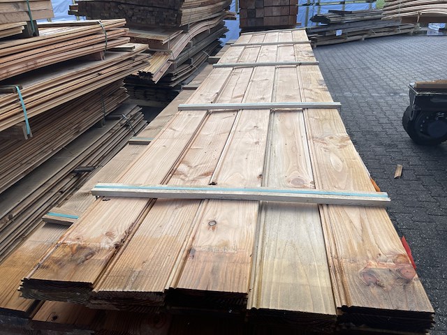 Ca. 18x douglas kraaldelen, 18x180mm, lengte 500cm - afbeelding 1 van  3